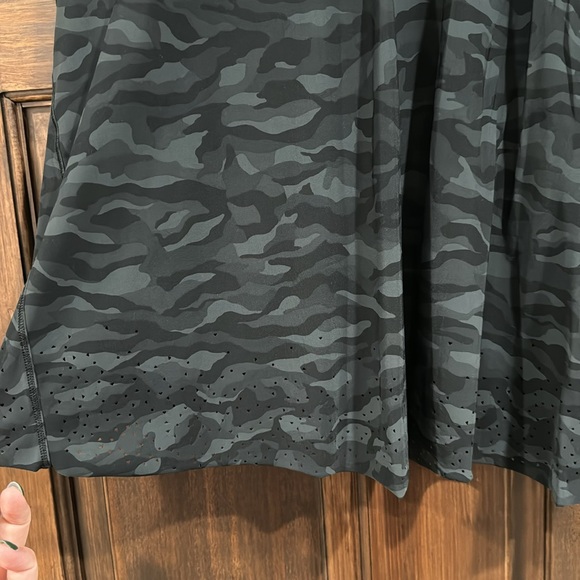 Lululemon Open Back Top - Picture 2 of 5